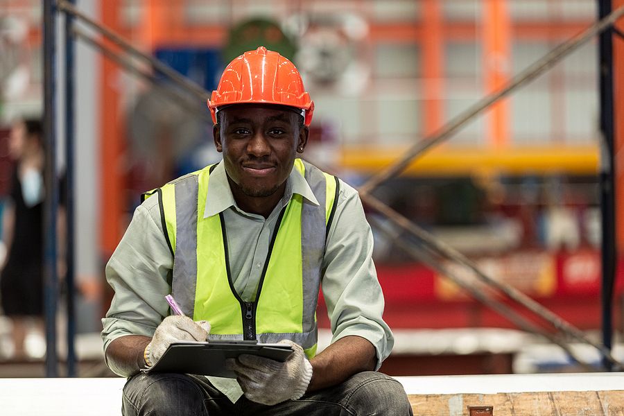 7 Pros of Hiring a Manufacturing Contractor